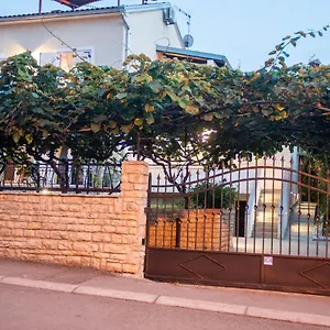 Appartamento Wellness D'or - Exclusive New With Whirlpool, Sauna, Sunny Terrace, Private Parking, Porec