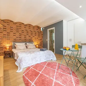 https://charmant-studio-renove-150m-de-monaco.fr-provencehotel.com