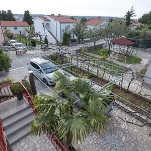 https://apartments-lovorik.primorje-gorskikotar.com